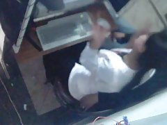 De piel oscura rival resonados en la lucha por el hombre