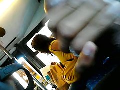 Interracial el libertinaje en el sofá rojo