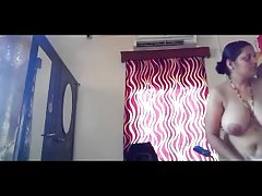 Un movimiento oscilante en el ano