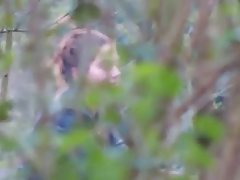 Ha sacado apetitoso culo, y el chico ha entrado
