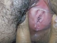 Dos dedos en la garganta y una polla en el culo