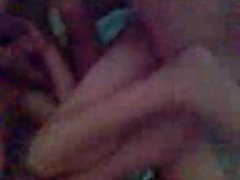 Morena en los zapatos y dos comprometidas con el chico