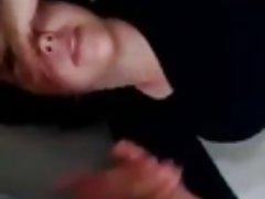 Fue seducida por su cuerpo pene del chico