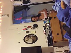 Muchacha dio un amigo a novio
