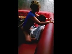 Trío en la cama en la articulación con los rusos amigas