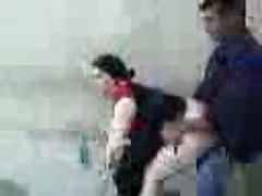 La muela ha seducido a un chico de la masturbación