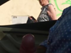 Él con tatuaje, y ella con el semen en la
