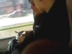 Los maestros jóvenes se divierten después de las clases