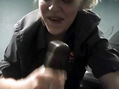 Pareja sacia la lujuria en el baño