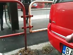 Solo la morena del vestido rojo