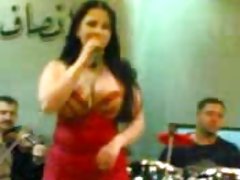 Atiende a dos machos