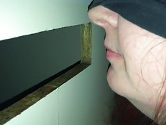 Pervertidos atado a la niña a la cama y