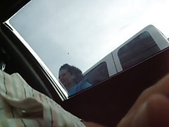 Enormes los dos miembros en el delgado de la chica
