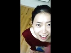 La joven venganza por su traición, en presencia de su marido