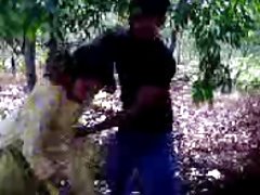El negro se conoció en la calle con una chica y seducido por su