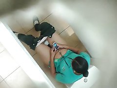Baño prostituta en el suelo